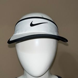 NIKE Featherlight Dri Fit Visor